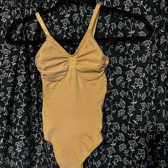 Skims Seamless Sculpt Thong Bodysuit Sand - Picture 1 of 2